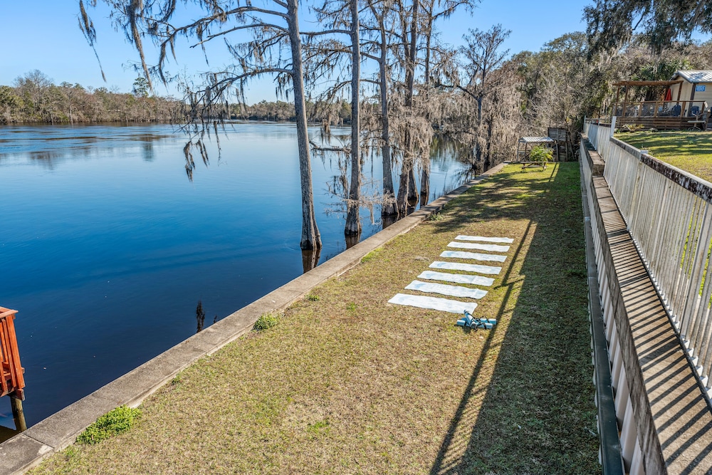 Suwannee Gables Motel and Marina - photo 20