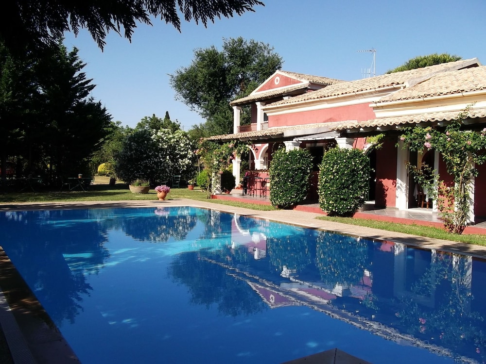 Villa de Loulia Hotel — 4-Star Luxury Hotel in Corfu, Greece