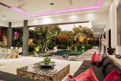 Seminyak villa 3 chambres service 5 — 4-Star Luxury Hotel in Seminyak, Indonesia