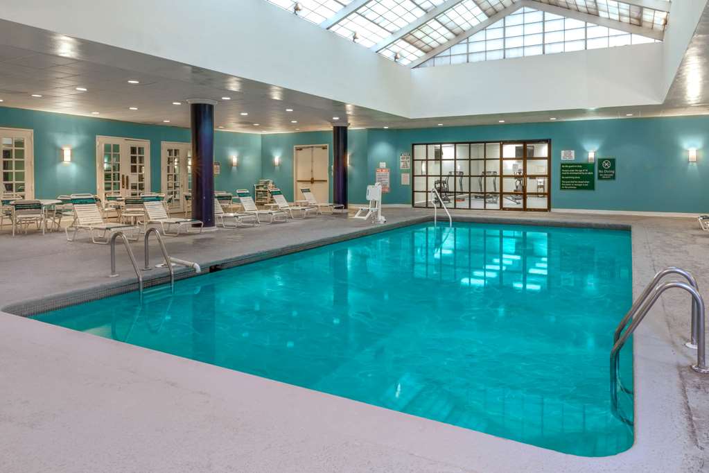 La Quinta Inn & Suites by Wyndham Secaucus Meadowlands - photo 6