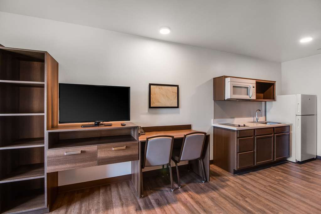 WoodSpring Suites Bakersfield East - photo 18