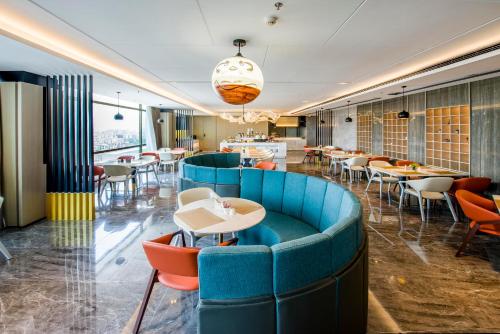 Guangzhou Huadu Square Atour Hotel — 4-Star Luxury Hotel in Guangzhou, People's Republic of China