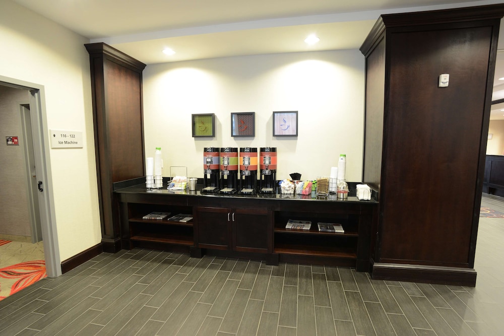 Hampton Inn & Suites Albany At Albany Mall - photo 41