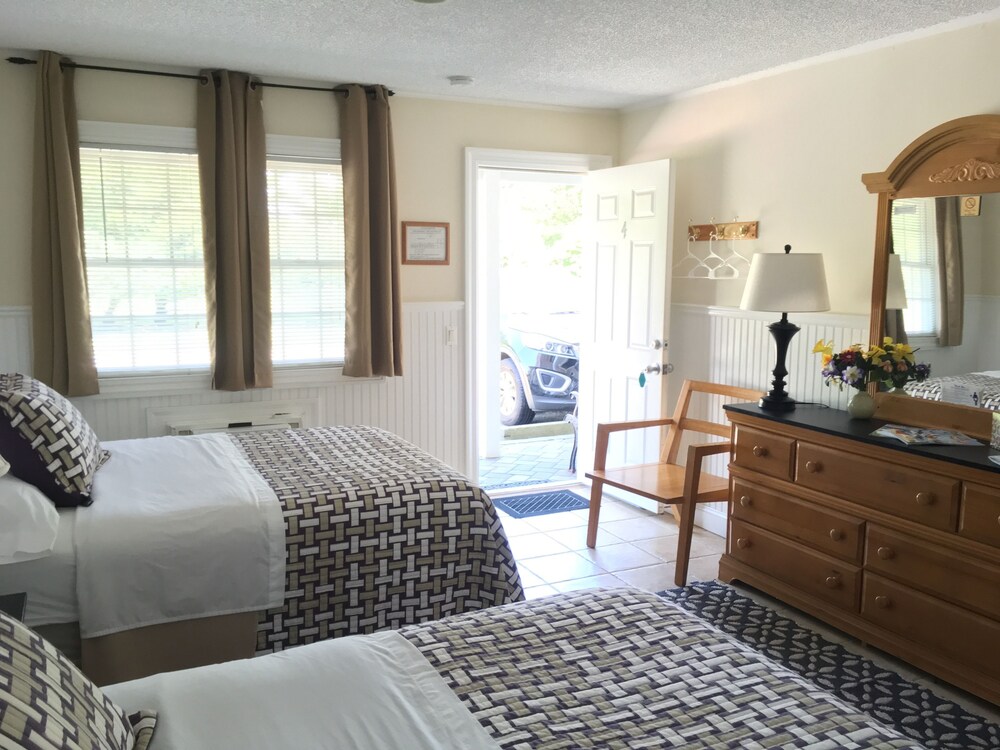 Westhampton Seabreeze Motel - photo 4