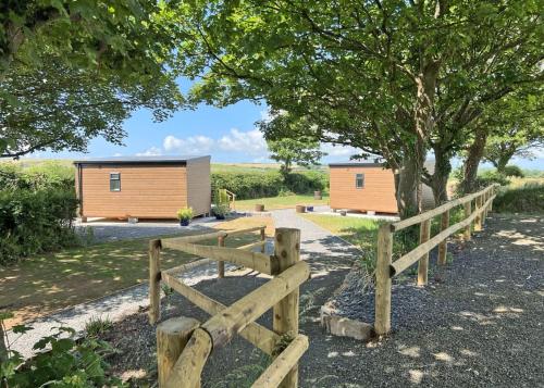 Calvesland Hideaway - carbon neutral hotel in Manorbier
