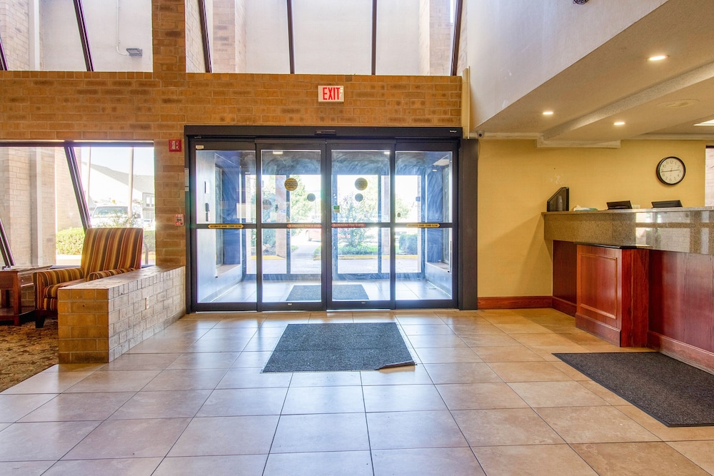 Tulsa Square Hotel Central I 44 By OYO - photo 6
