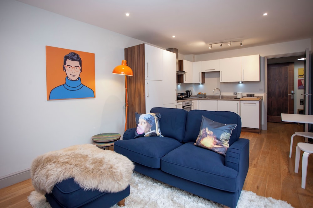 Higgihaus Cabot Mews Aparthotel in Bristol, United Kingdom