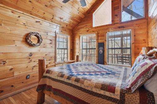 A Tranquility Den #210 — 4-Star Luxury Hotel in Pigeon Forge, United States