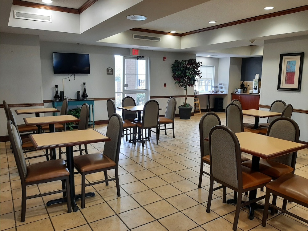 Starkville Inn & Suites - photo 42