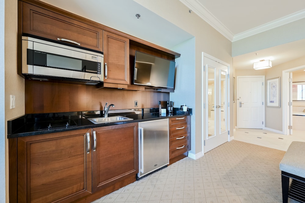 StripViewSuites at Signature - photo 15