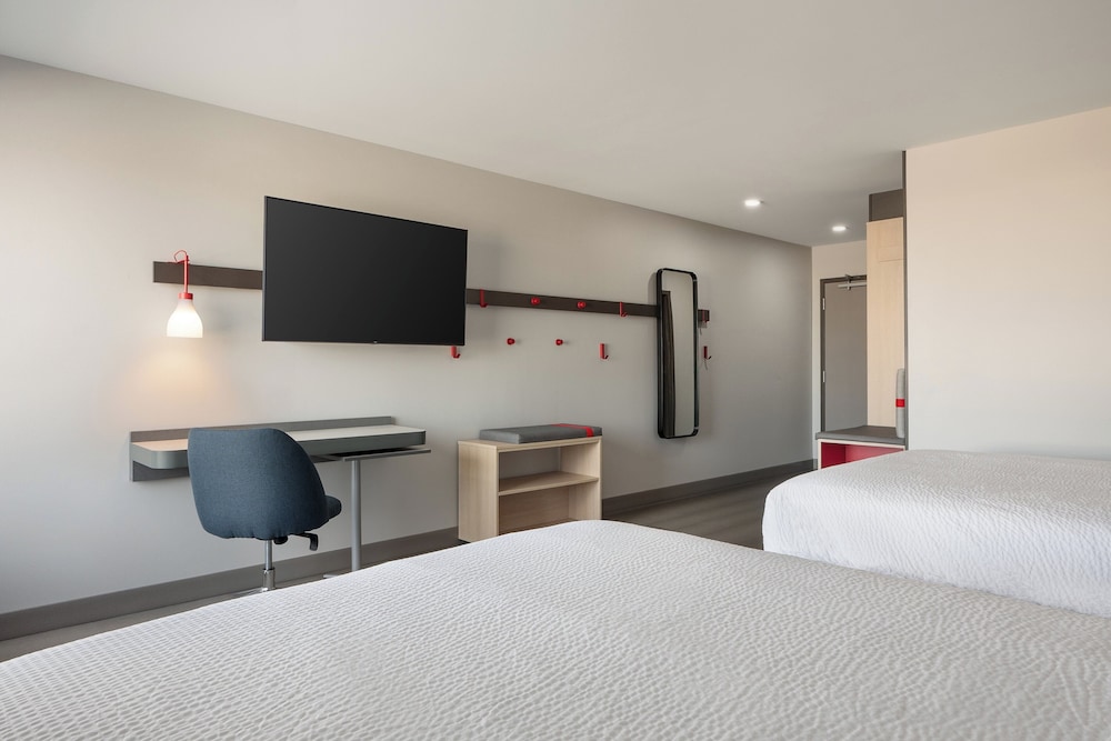 avid hotel Oak Creek by IHG - photo 16
