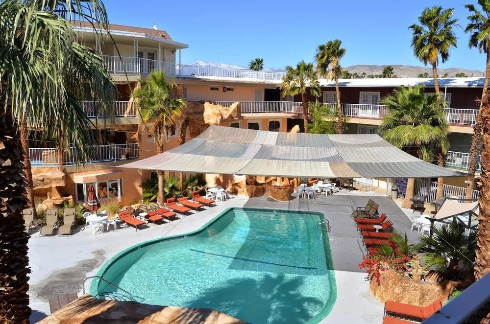 The Hyundae Hotel — Desert Hot Springs