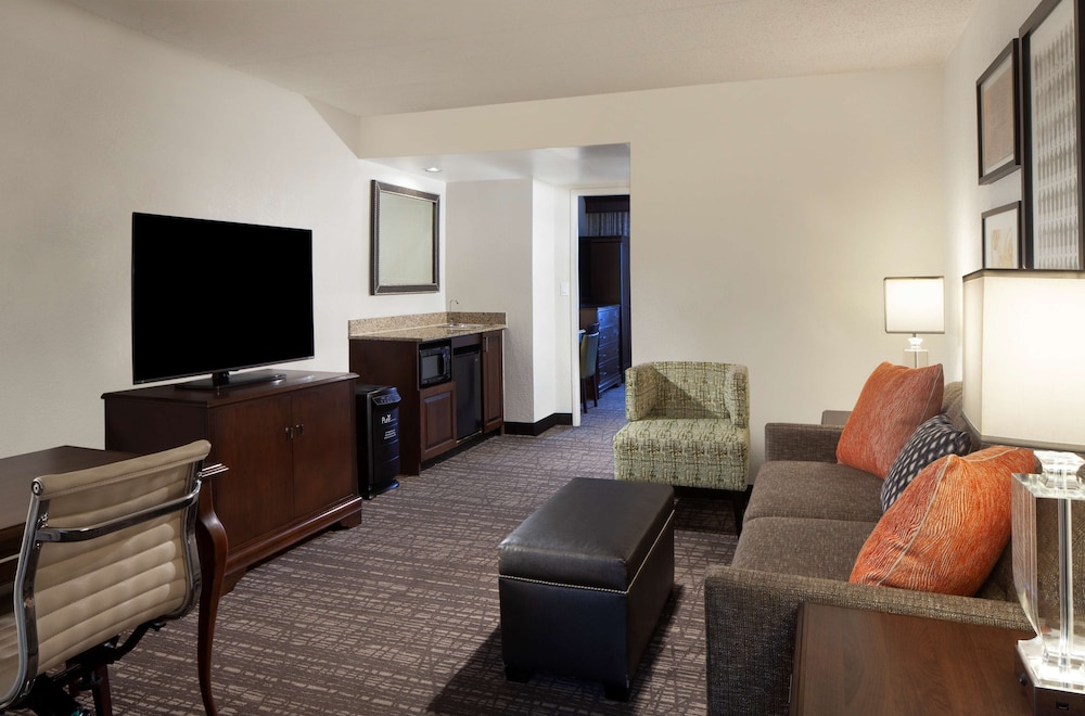 Embassy Suites by Hilton Philadelphia Airport - photo 24