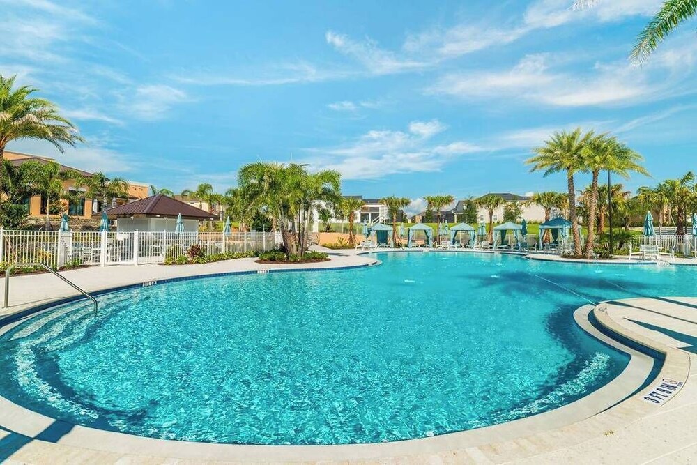Chic Resort Villa: Themed Rooms Pool & Game Room - photo 52