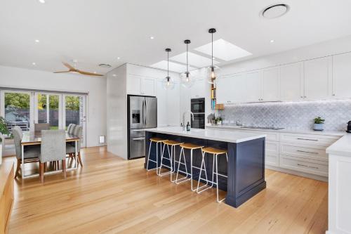 Granville House Hamptons style — 4-Star Luxury Hotel in Lindisfarne, Australia