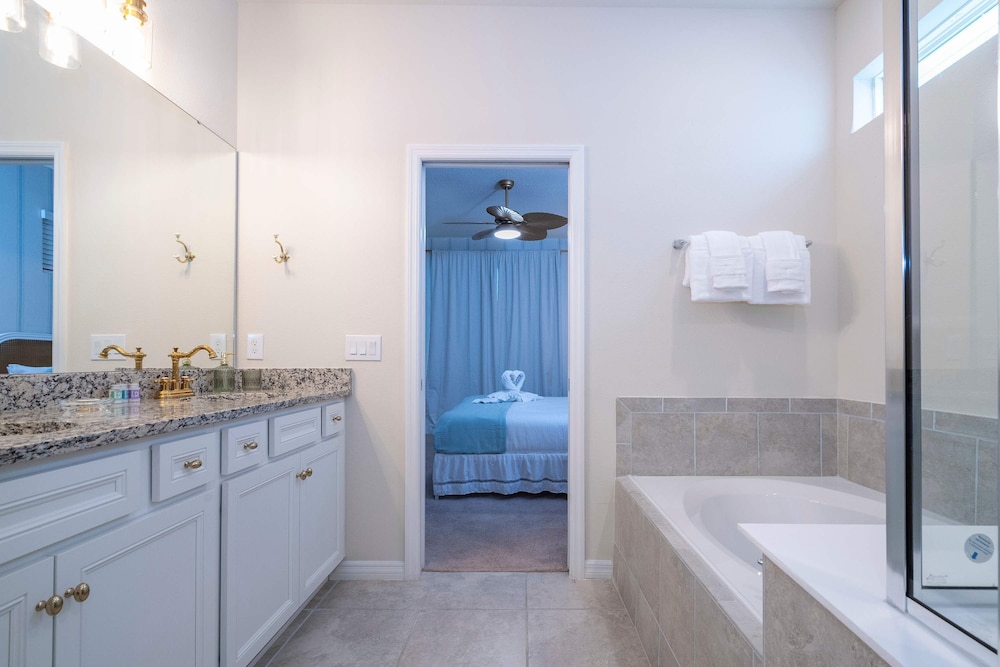 Amazing 5 Suite Home With Resort style Amenities - photo 37