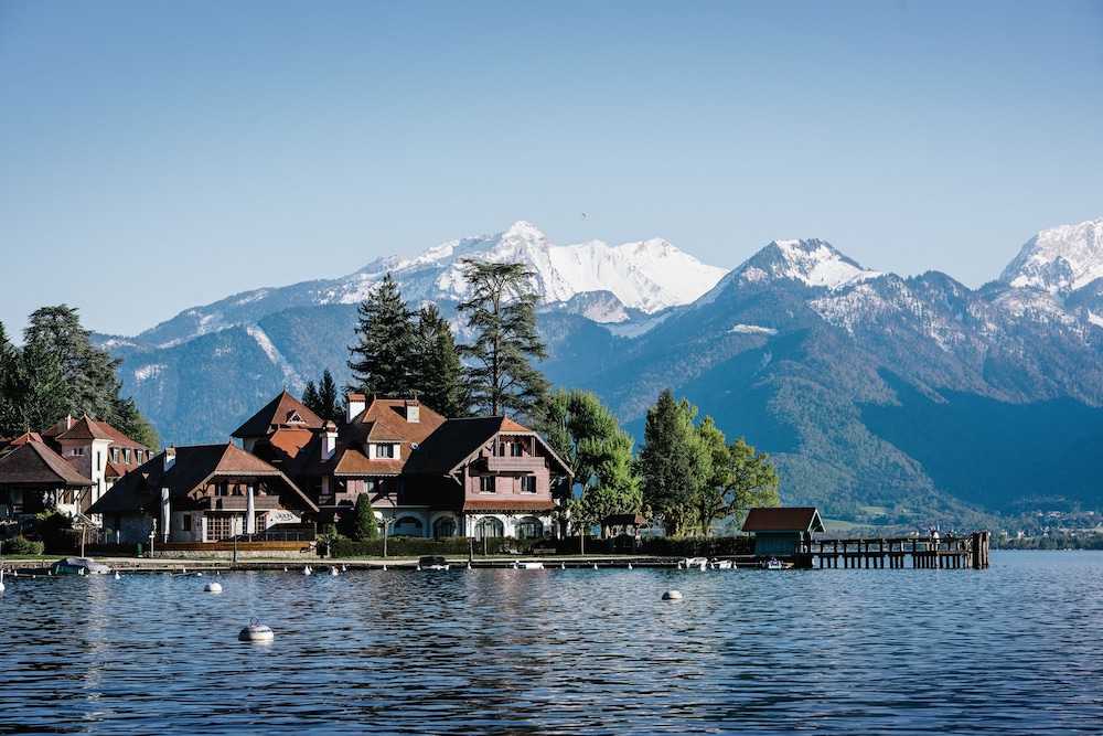 Auberge Du Père Bise - carbon neutral hotel in Talloires