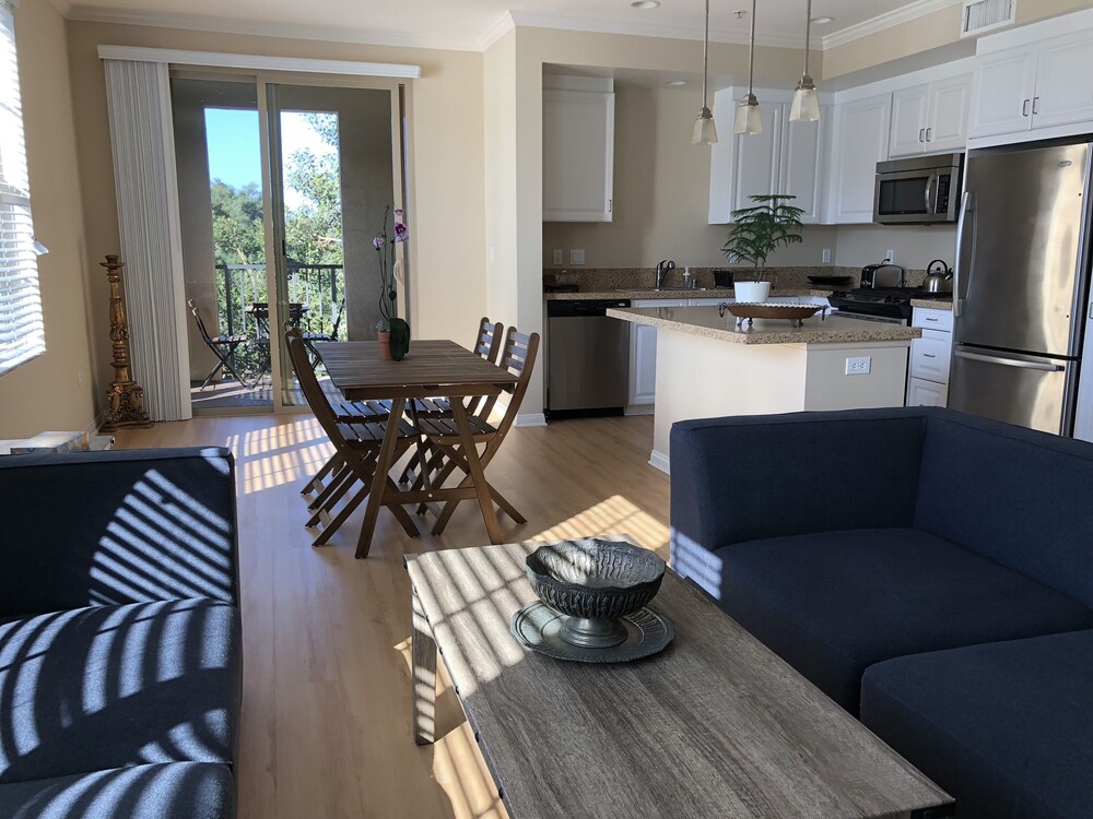 Resort Style Luxury 2BD Suite in Irvine's Spectrum Center - photo 10