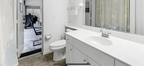 Waterfront Retreat with Pool and Gulf Access — 4-Star Luxury Hotel in Cape Coral, United States
