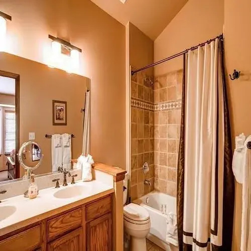 Village Point By Pinnacle Lodging - photo 4