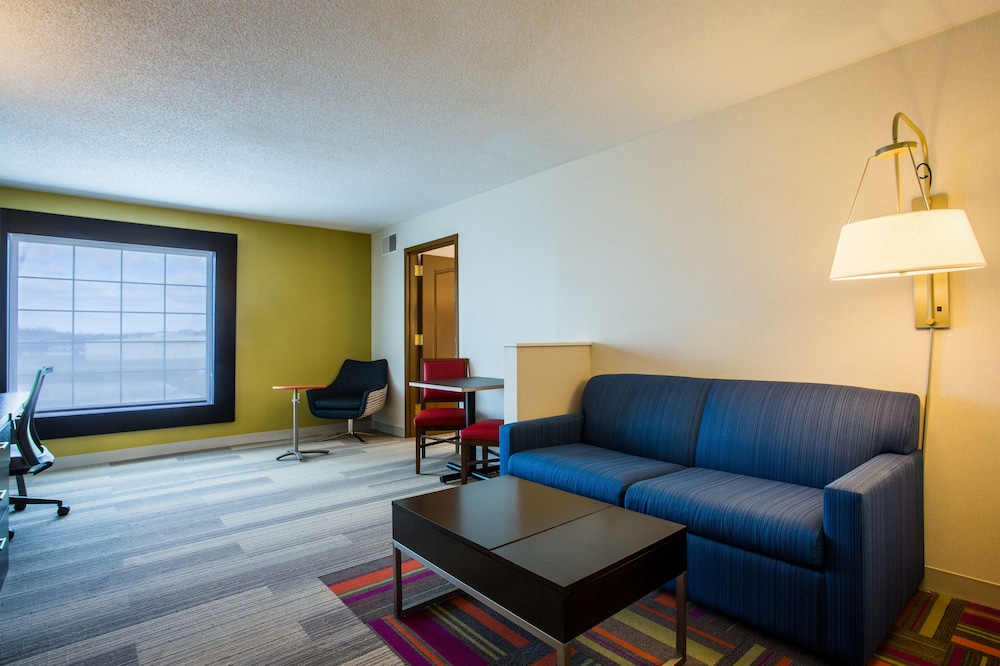 Holiday Inn Express & Suites Reading by IHG - photo 19