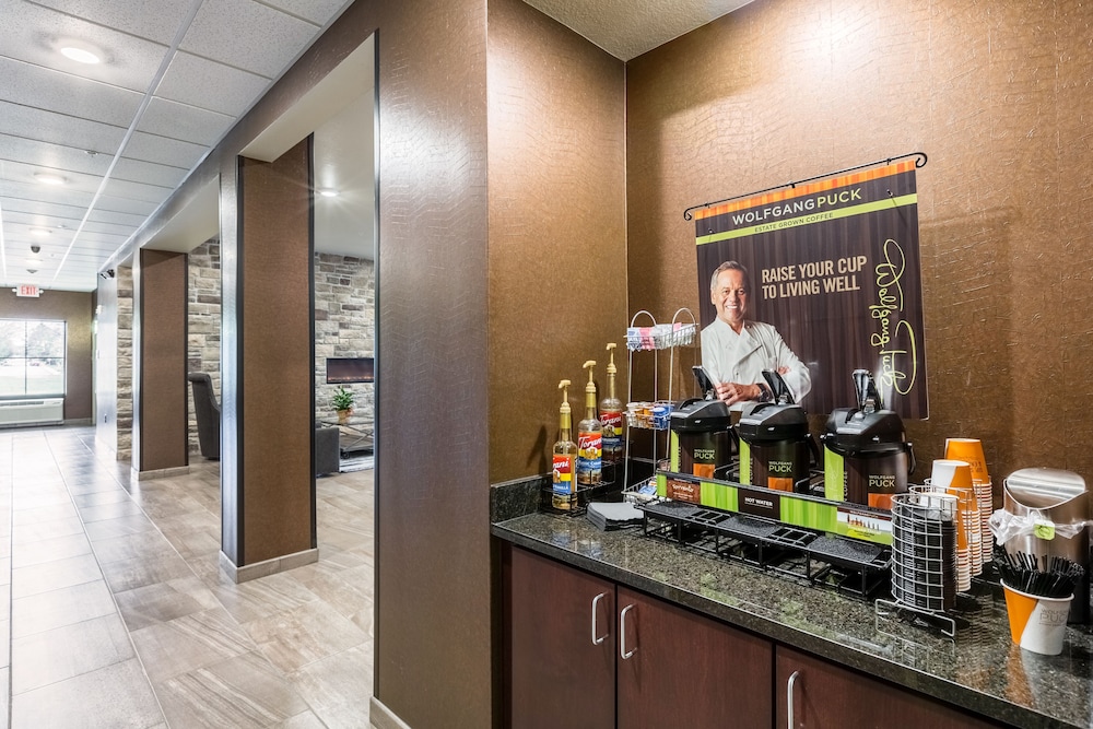 Cobblestone Hotel & Suites Hartford - photo 48
