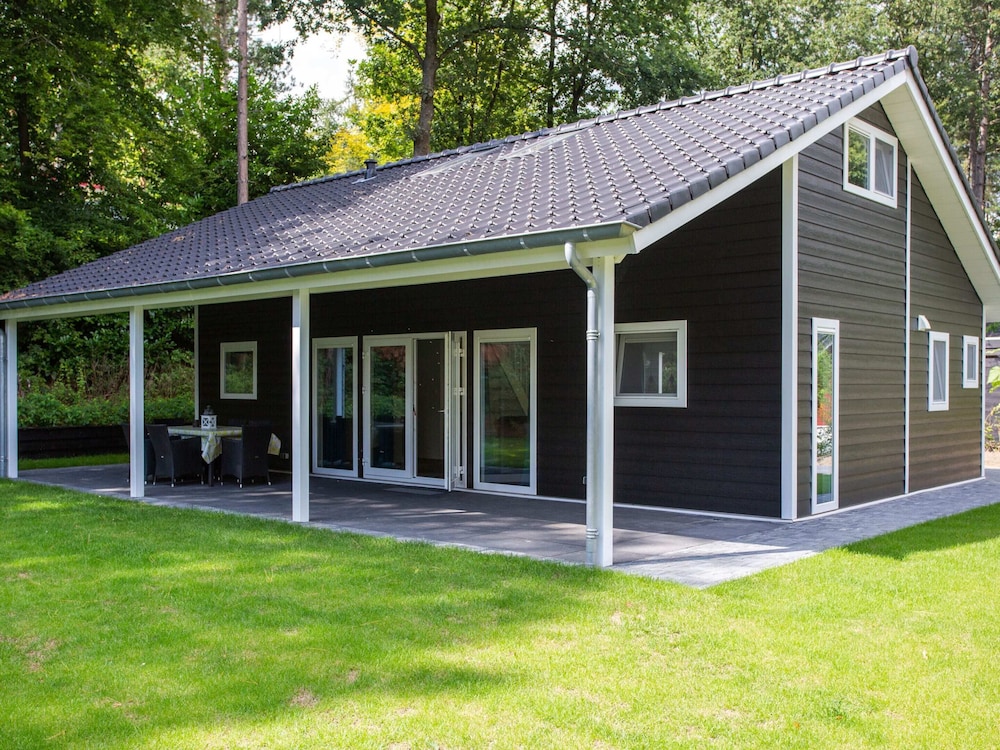 Holiday Home With Covered Terrace in Rhenen