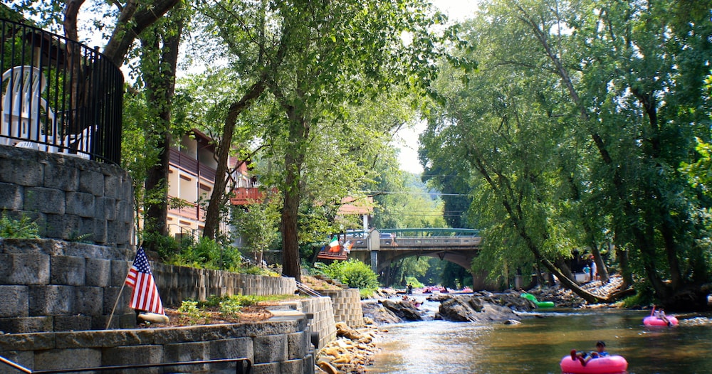 Helendorf River Inn Suites Conference Center — Dawsonville