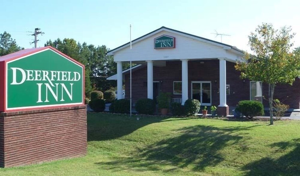 Deerfield Inn & Suites — hotel in Fairview