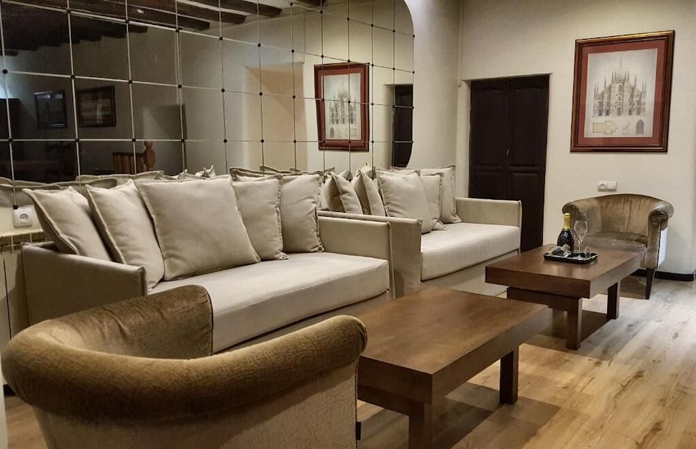 Lobby lounge
