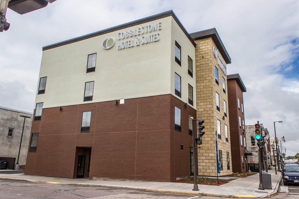 Cobblestone Hotel & Suites Chippewa Falls - photo 70