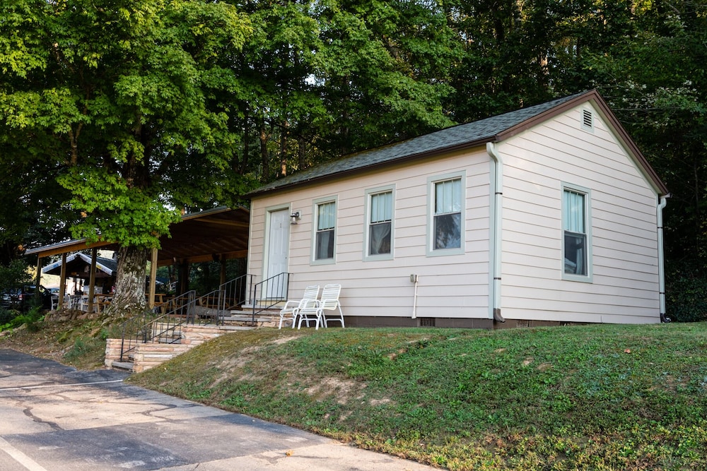 Townsend Gateway Inn - photo 35