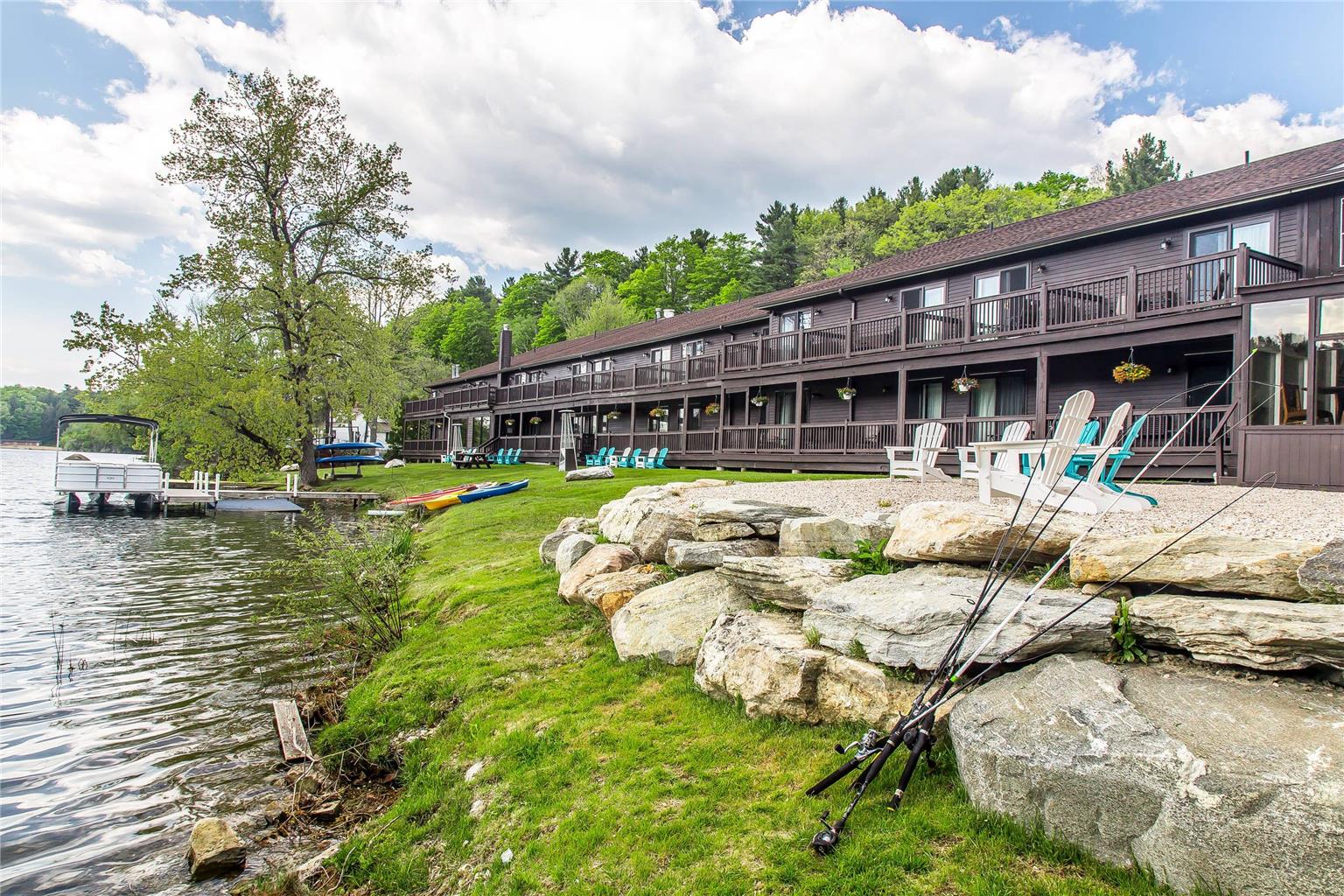 The Black Swan Lee Lenox An Ascend Collection Hotel — Lee