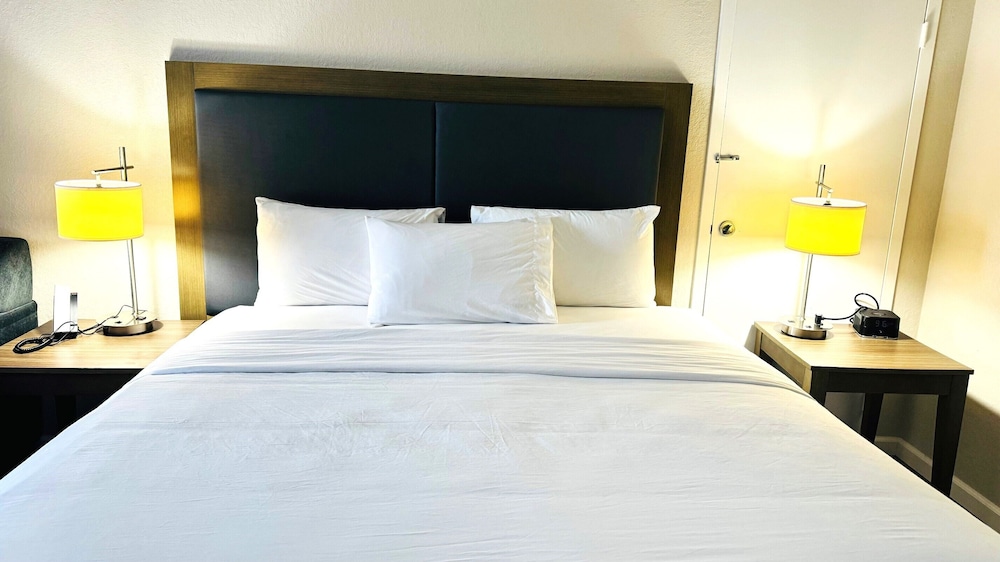 Silver Beach Hotel - photo 10