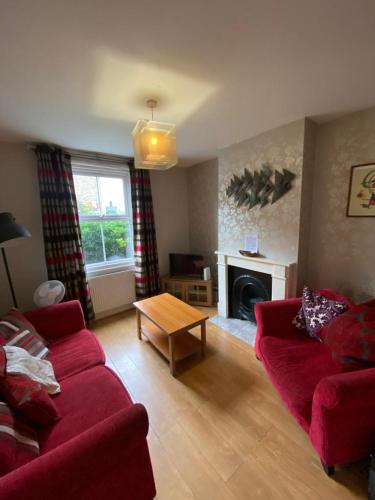 Nice 3 Bedroom House Ealing — 4-Star Luxury Hotel in London, United Kingdom