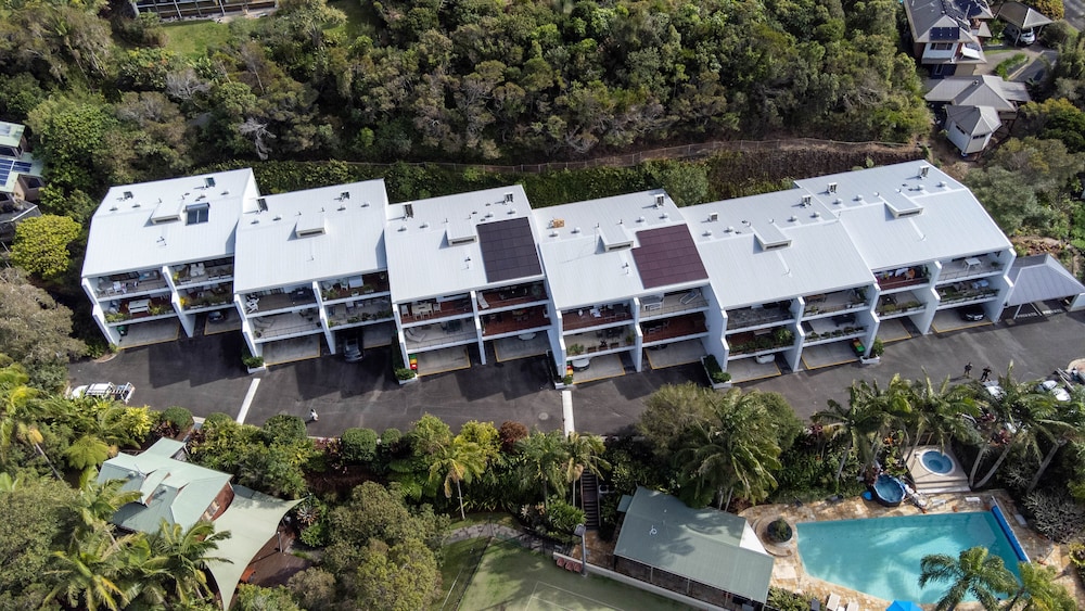 The Oasis Apartments and Treetop Houses — 4-Star Luxury Hotel in Byron Bay, Australia