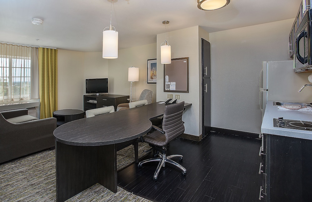 Candlewood Suites Louisville Airport an IHG Hotel - photo 3