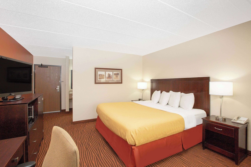 AmericInn by Wyndham Muscatine - photo 24