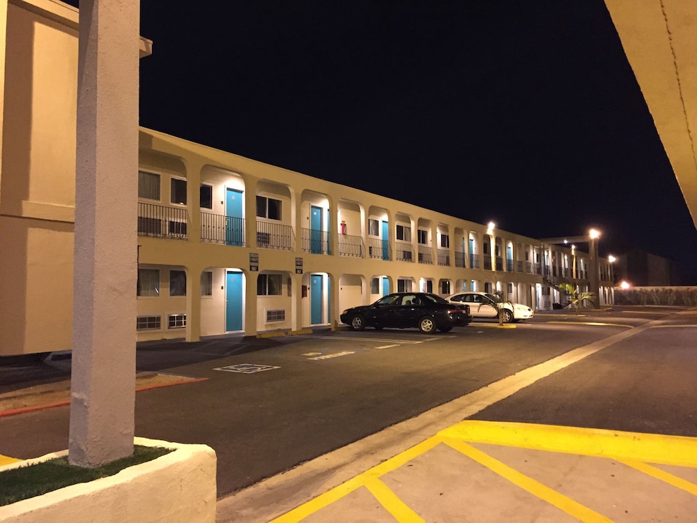 Anaheim Executive Inn & Suites - photo 114