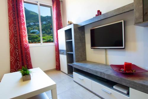 F M Con Terraza Y Tranquilidad — La Laguna