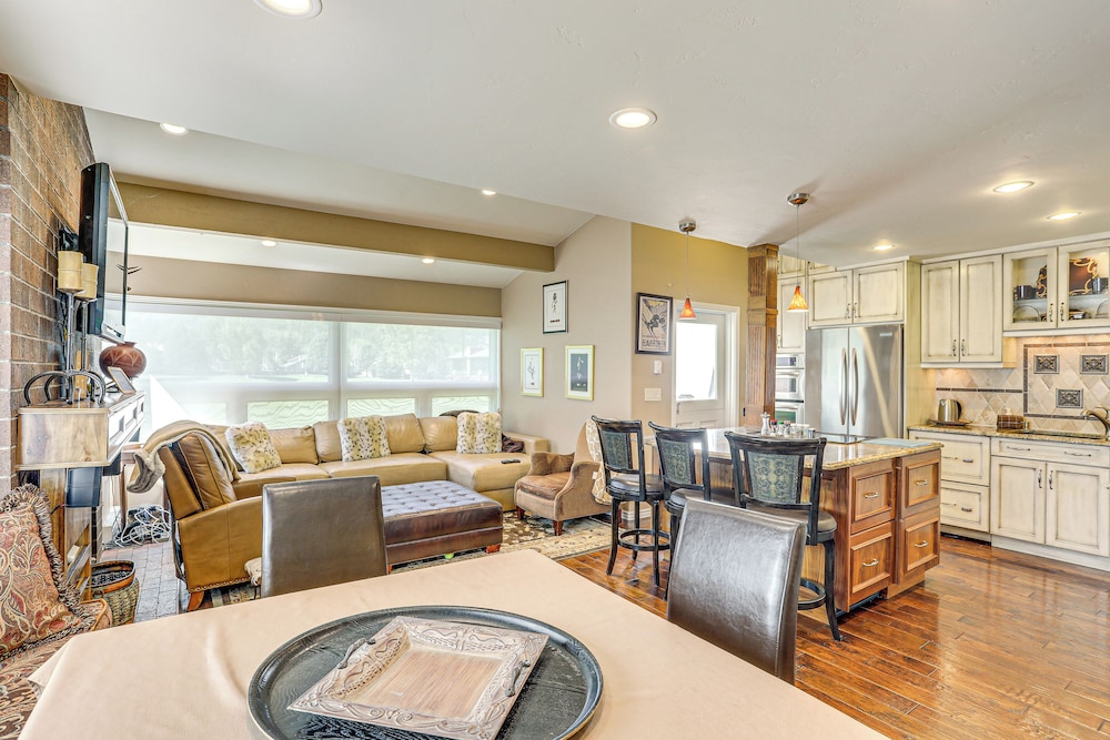 Golf Course & Mtn Views: Avon Gem w Gas Grill — 4-Star Luxury Hotel in Avon, United States