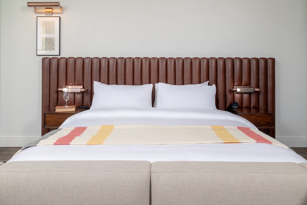Surety Hotel Autograph Collection - photo 20