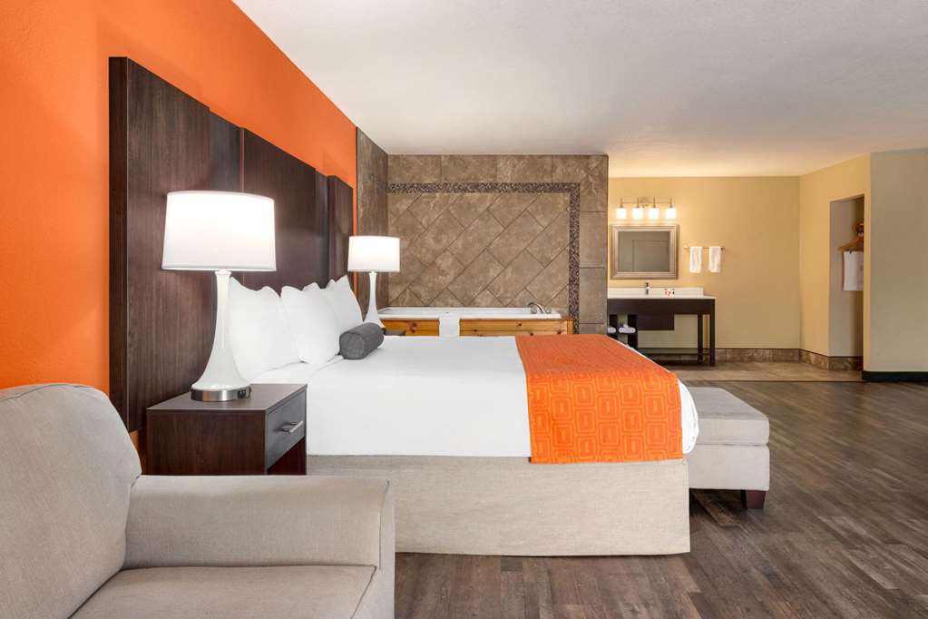 Howard Johnson by Wyndham Pigeon Forge - photo 35