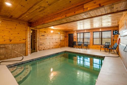 Swimming in the Smokies By Avada Properties — 4-Star Luxury Hotel in Sevierville, United States