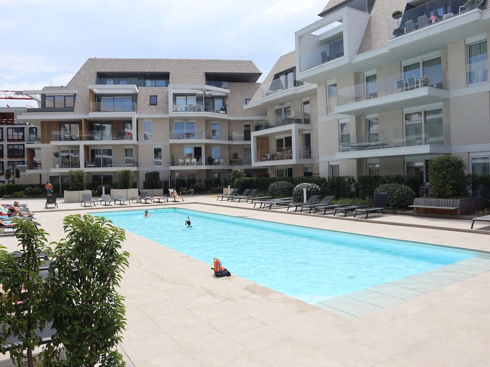 Apartment in Nieuwpoort With sea View — 4-Star Luxury Hotel in Nieuwpoort, Belgium
