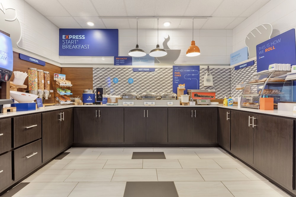 Holiday Inn Express Metropolis - photo 57