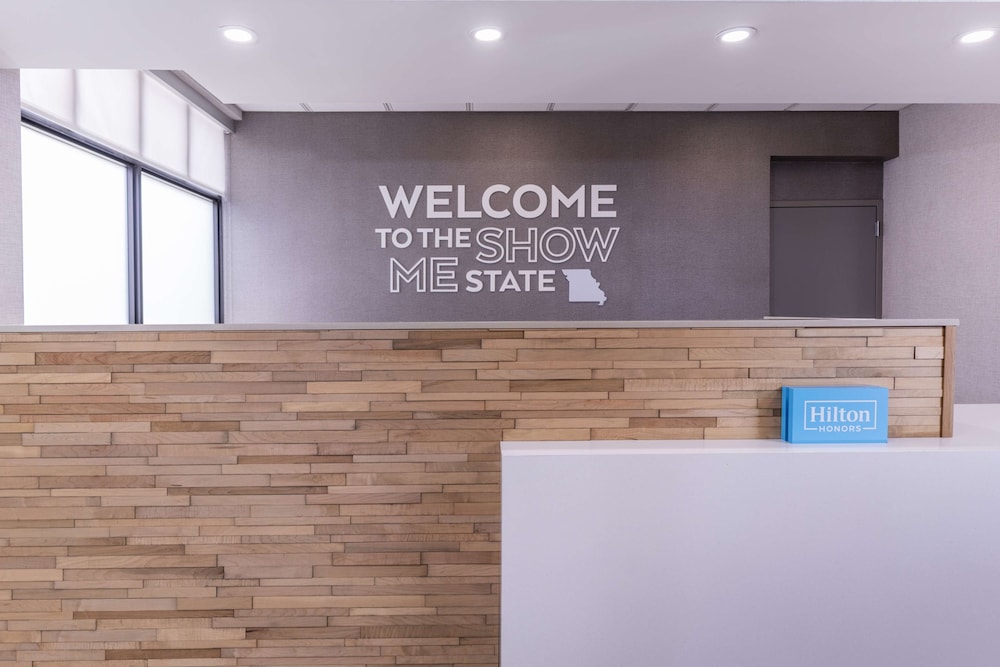 Hampton Inn & Suites St. Louis Chesterfield - photo 6