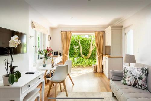 Guest suite Leafy Constantia Guest Cottages
