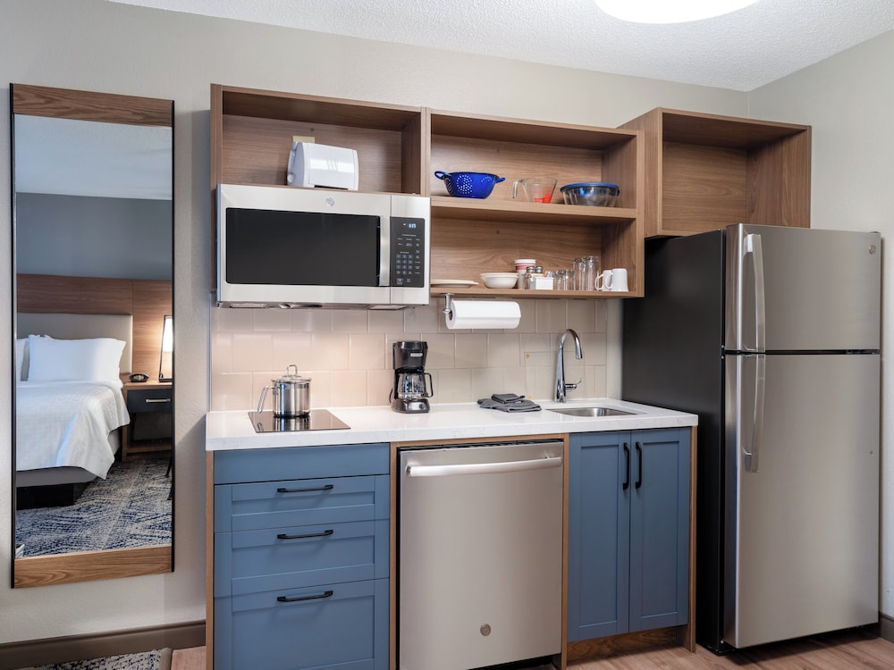 Candlewood Suites Rockford by IHG - photo 6