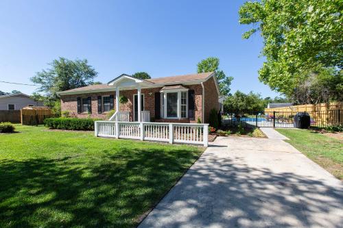Coastal Home with Inground Pool — 4-Star Luxury Hotel in Wilmington, United States